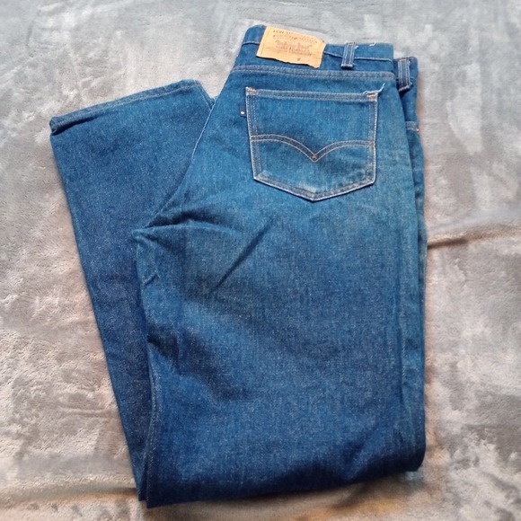 Vintage Levis 509 Jeans Size 34 Red Batwing Paper Tag USA Made 100% Cotton Blue